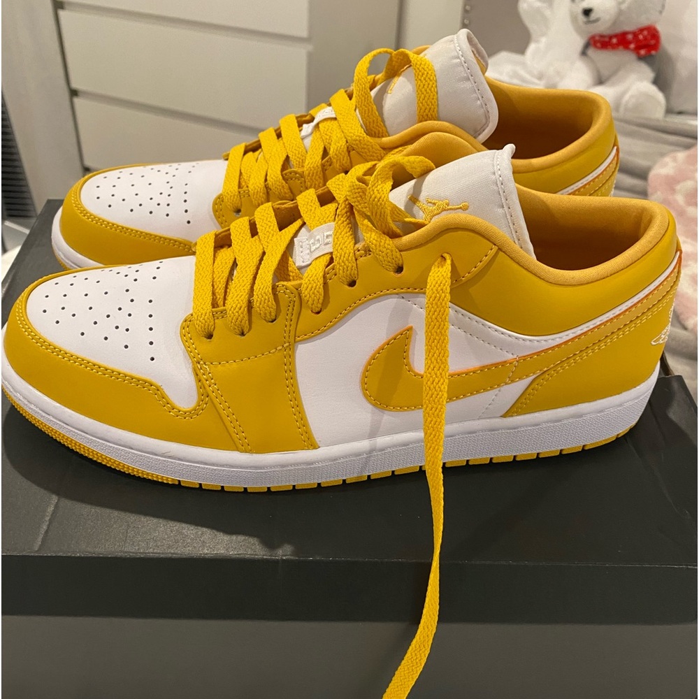 men’s jordan 1 lows yellow/white